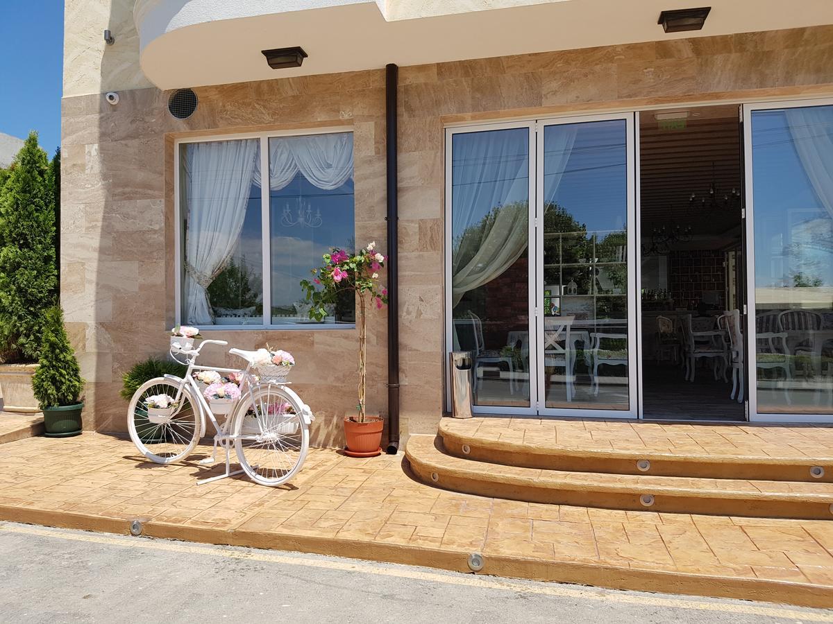 Семеен Хотел Прованс Ахелой Aheloy Exterior foto
